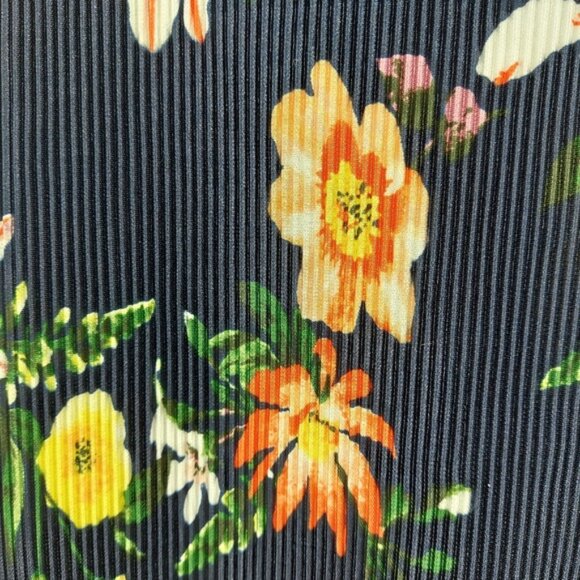 Ann Taylor Floral Pleated Sleeveless Blouse Size Medium - Picture 3 of 7